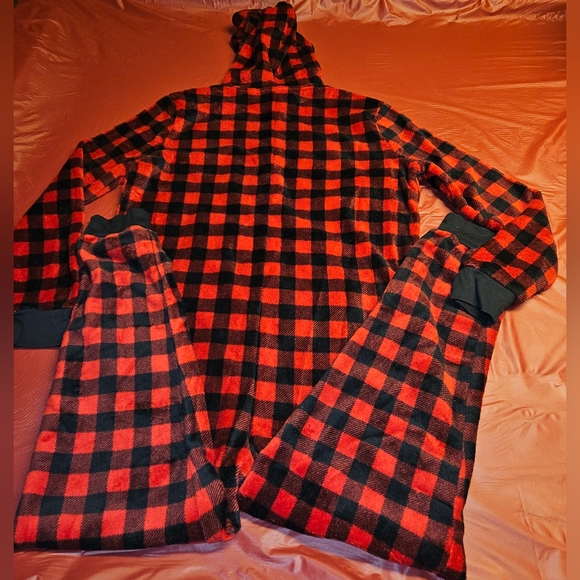 Red & Black Plaid Hooded Onsie/Jumpsuit szM Forever21 New w/Tag - Picture 2 of 7
